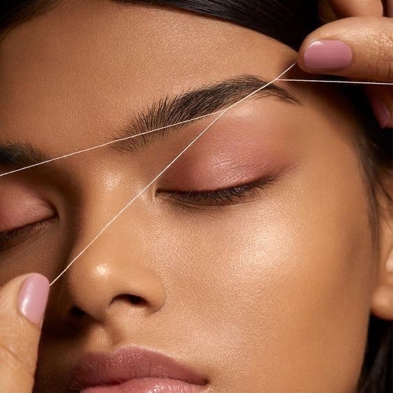 Brow shaping - waxing - threading Moldeado de cejas - cera - hilo